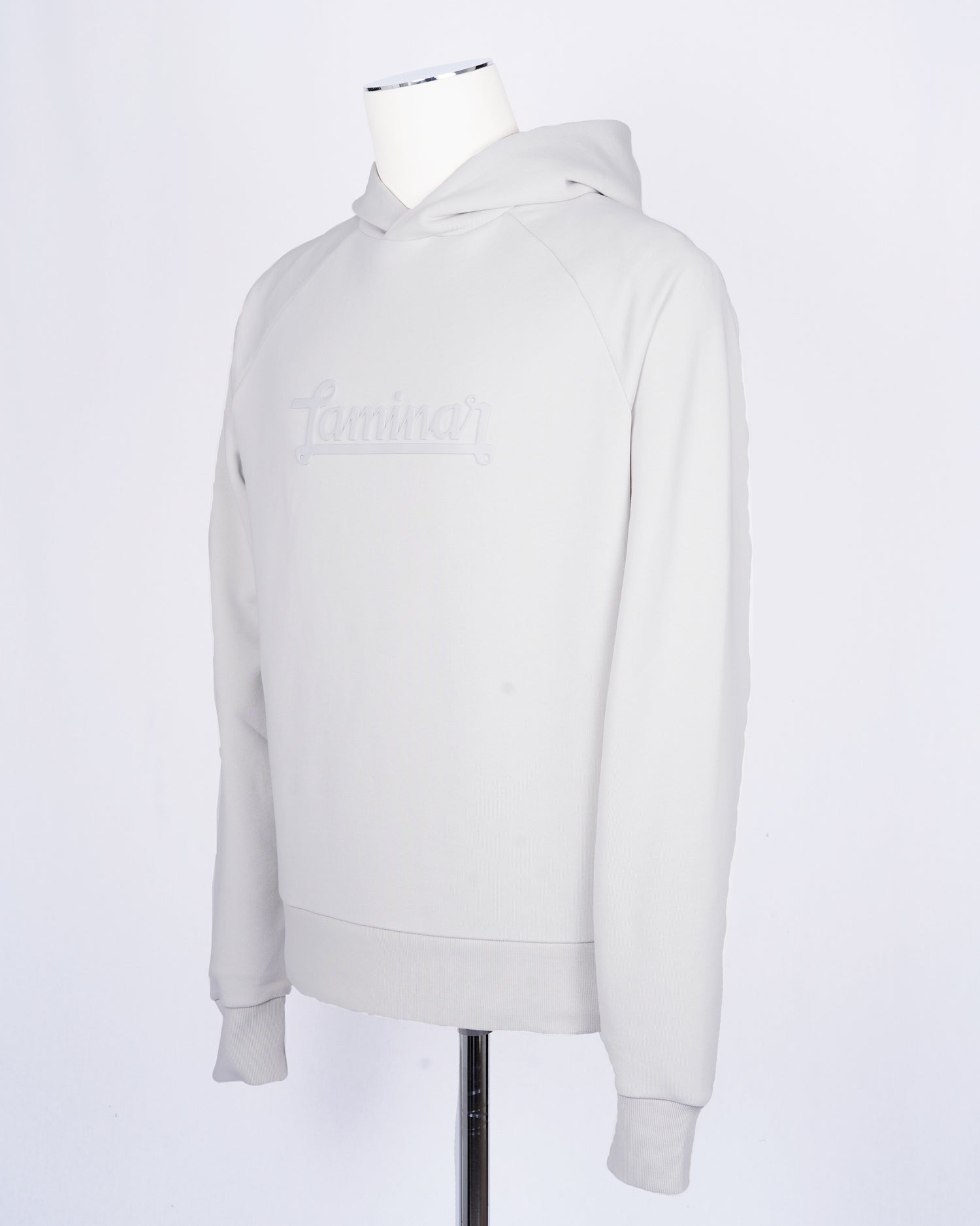 Herno Laminar hoodie. No technical aspect here even if it is part of the Laminar -line. SImply a great cotton hoodie, with a luxorious handfeel. Material: 100% cotton Art. JG008UL 50017 1250 Color: Chalk Italy made in