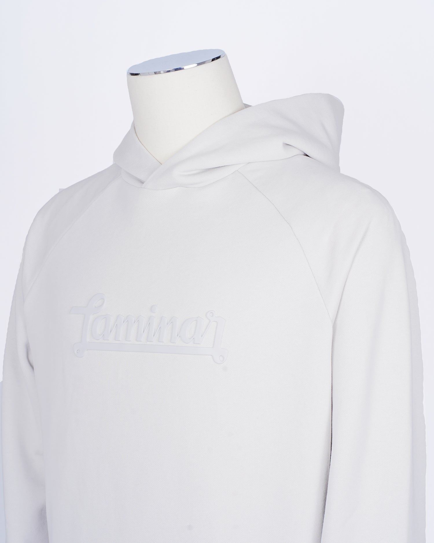 Herno Laminar hoodie. No technical aspect here even if it is part of the Laminar -line. SImply a great cotton hoodie, with a luxorious handfeel. Material: 100% cotton Art. JG008UL 50017 1250 Color: Chalk Italy made in