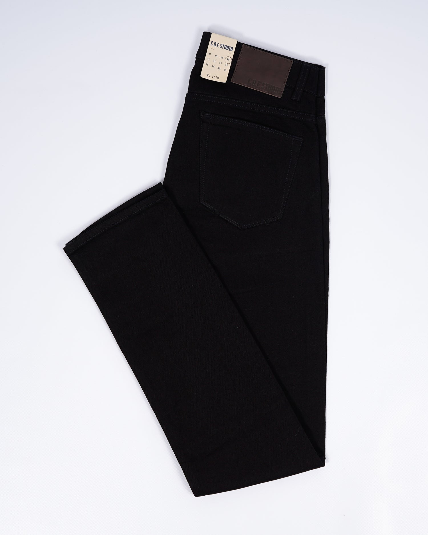 Black stretch jeans made in a slim M1 model. A regular waist and narrow fit throughout the leg makes for a slim look while remaining comfortable from the first wear. Classic 5 pocket jeans Mod. M1 Slim 12 oz. 98% Cotton 2% Elastan Article model: M11801