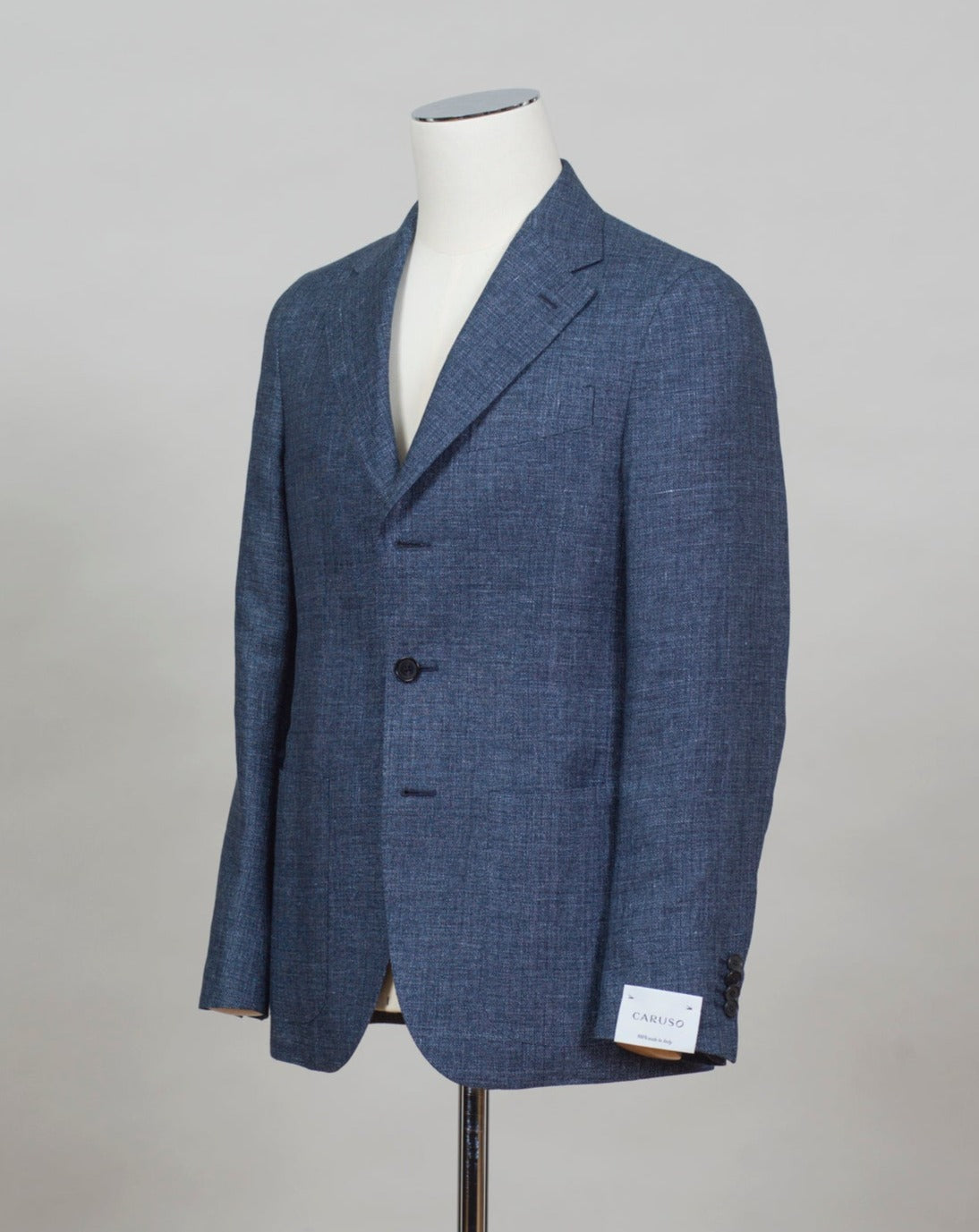 Caruso blazer impeccably tailored in Soragna, Parma, Italy. Stunning lightness and ease of movement without losing the classic tailored elegance. These are some of the ingredients that make Italian tailoring world famous and you can find it all in Caruso garments. Beautiful handmade detailing and naturally with a full canvas structure inside. CARUSO Blazer Model Tosca Art. 501426 BF2CM304A 58% Linen 42% Wool 2 Patch Pockets Side vents Half Lined Regular fit