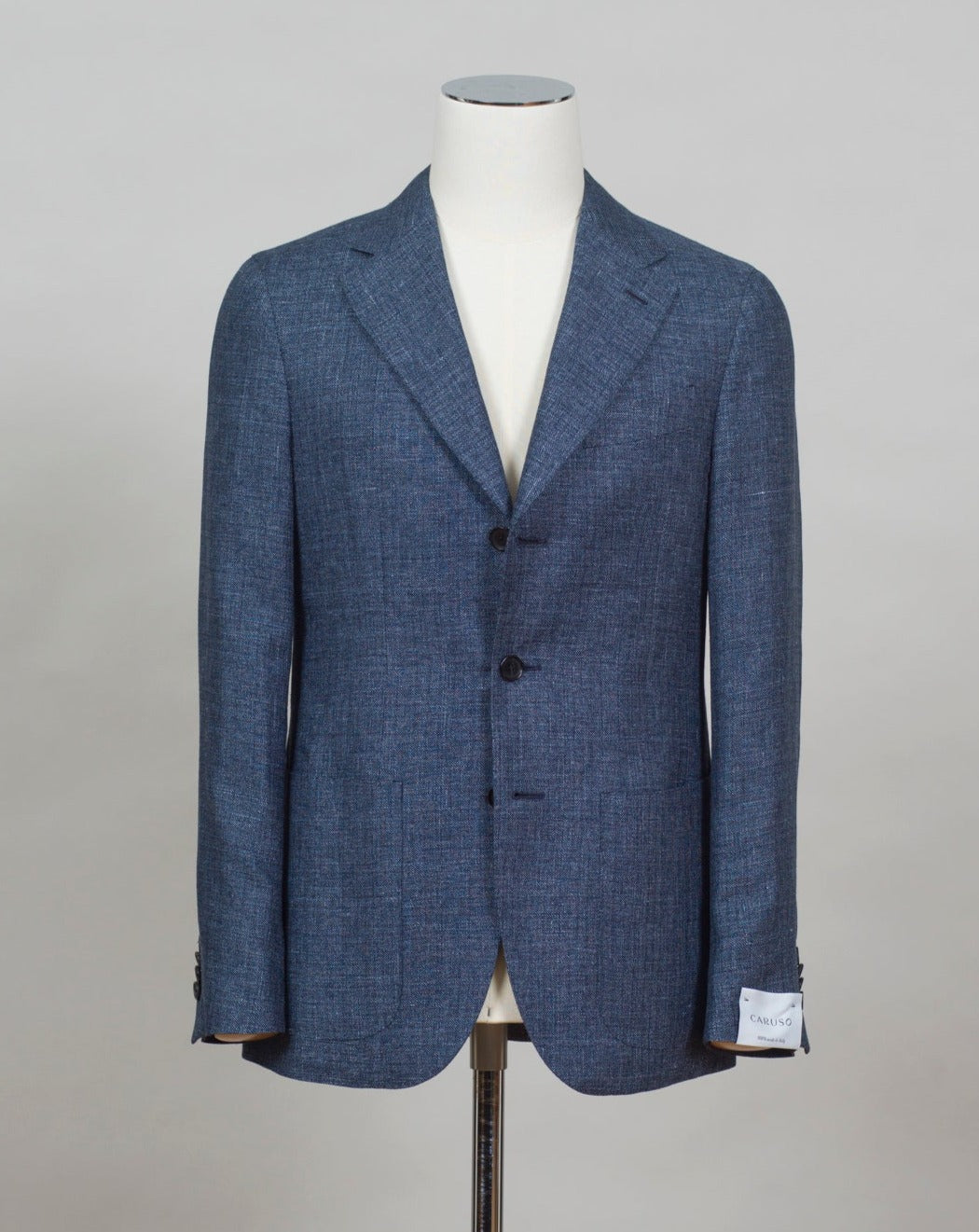 Caruso blazer impeccably tailored in Soragna, Parma, Italy. Stunning lightness and ease of movement without losing the classic tailored elegance. These are some of the ingredients that make Italian tailoring world famous and you can find it all in Caruso garments. Beautiful handmade detailing and naturally with a full canvas structure inside. CARUSO Blazer Model Tosca Art. 501426 BF2CM304A 58% Linen 42% Wool 2 Patch Pockets Side vents Half Lined Regular fit