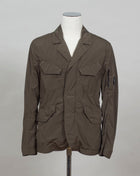 CP Blazer Nycra R MBZ250A00 5864G 683 Ivy Green 2 way zip + press studs in front 4 pockets in front with snap stud fastening Zippered pocket on left sleeve with C.P. Lens detailing Garment Dyed Quick Dry Stretch Multi filament