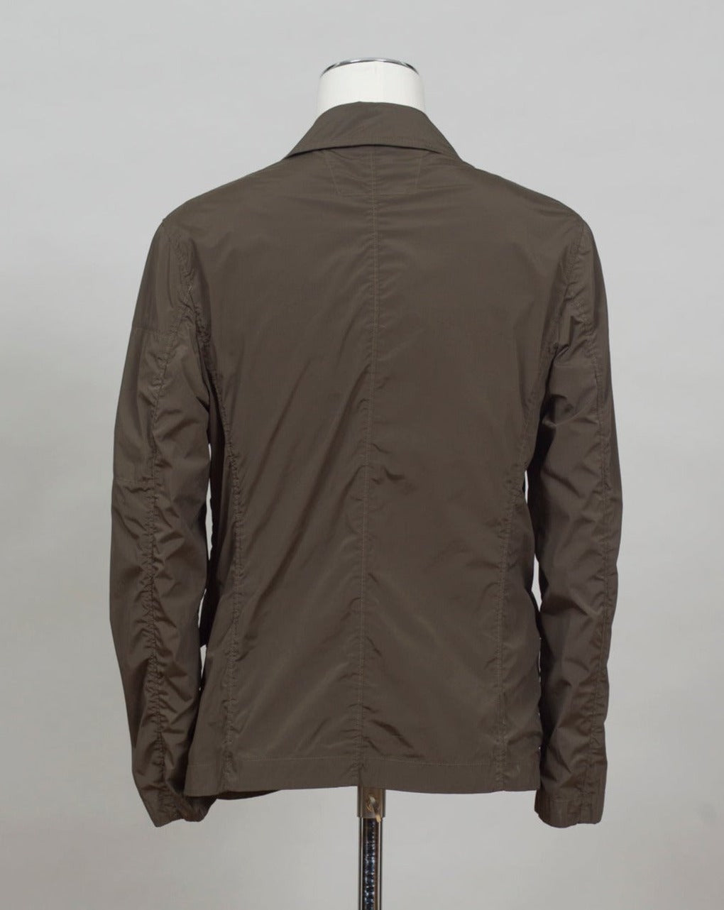 CP Blazer Nycra R MBZ250A00 5864G 683 Ivy Green 2 way zip + press studs in front 4 pockets in front with snap stud fastening Zippered pocket on left sleeve with C.P. Lens detailing Garment Dyed Quick Dry Stretch Multi filament