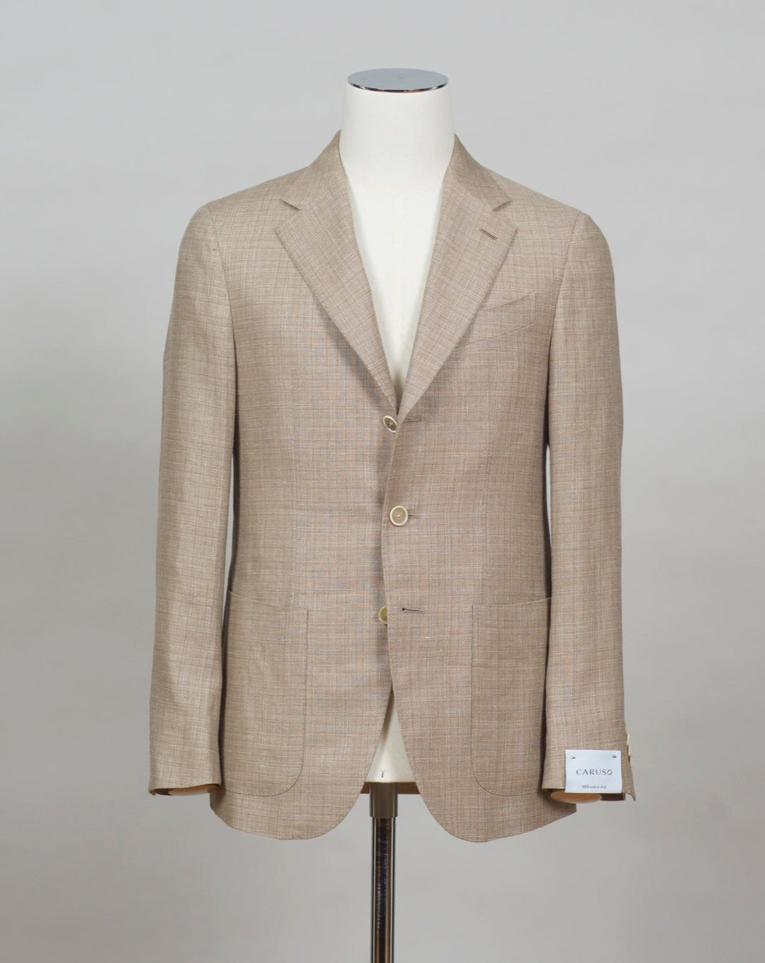 Caruso blazer impeccably tailored in Soragna, Parma, Italy. Stunning lightness and ease of movement without losing the classic tailored elegance. These are some of the ingredients that make Italian tailoring world famous and you can find it all in Caruso garments. Beautiful handmade detailing and naturally with a full canvas structure inside. CARUSO Blazer Model Tosca Art. 501426 BF2CM304A 58% Linen 42% Wool 2 Patch Pockets Side vents Half Lined Regular fit