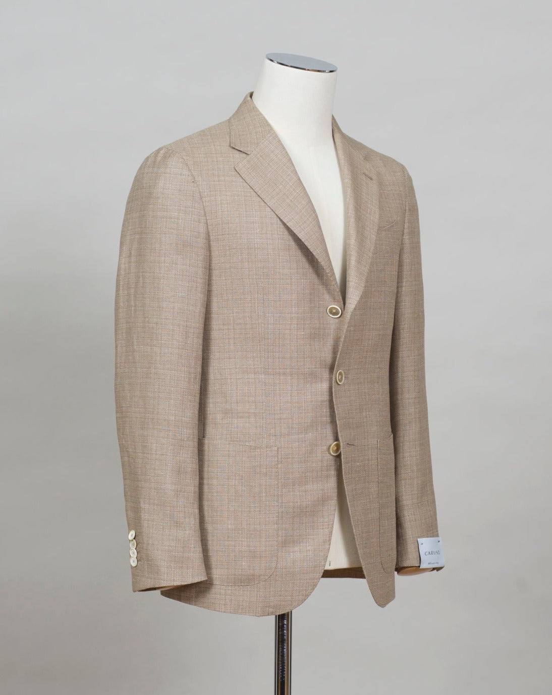 Caruso blazer impeccably tailored in Soragna, Parma, Italy. Stunning lightness and ease of movement without losing the classic tailored elegance. These are some of the ingredients that make Italian tailoring world famous and you can find it all in Caruso garments. Beautiful handmade detailing and naturally with a full canvas structure inside. CARUSO Blazer Model Tosca Art. 501426 BF2CM304A 58% Linen 42% Wool 2 Patch Pockets Side vents Half Lined Regular fit