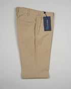 The iconic Incotex 30 model, an evergreen of the continuously evolving collections, continues to impress with its authenticity. Exquisite crafted details enrich the garment, enhancing its essential vocation for comfort.  Royal Batavia is an exclusive cotton quality. Incotex fans all around the world praise it for its light, resistant and extremely comfortable feel.   American pockets Slim fit 2 backpockets Coin pocket in front left Zip fly Col. Beige 97% cotton 3% elastan 1W0030 9098Y 406