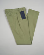 The iconic Incotex 30 model, an evergreen of the continuously evolving collections, continues to impress with its authenticity. Exquisite crafted details enrich the garment, enhancing its essential vocation for comfort.  Royal Batavia is an exclusive cotton quality. Incotex fans all around the world praise it for its light, resistant and extremely comfortable feel.   American pockets Slim fit 2 backpockets Coin pocket in front left Zip fly Col. Sage Green 97% cotton 3% elastan 1W0030 9098Y 732