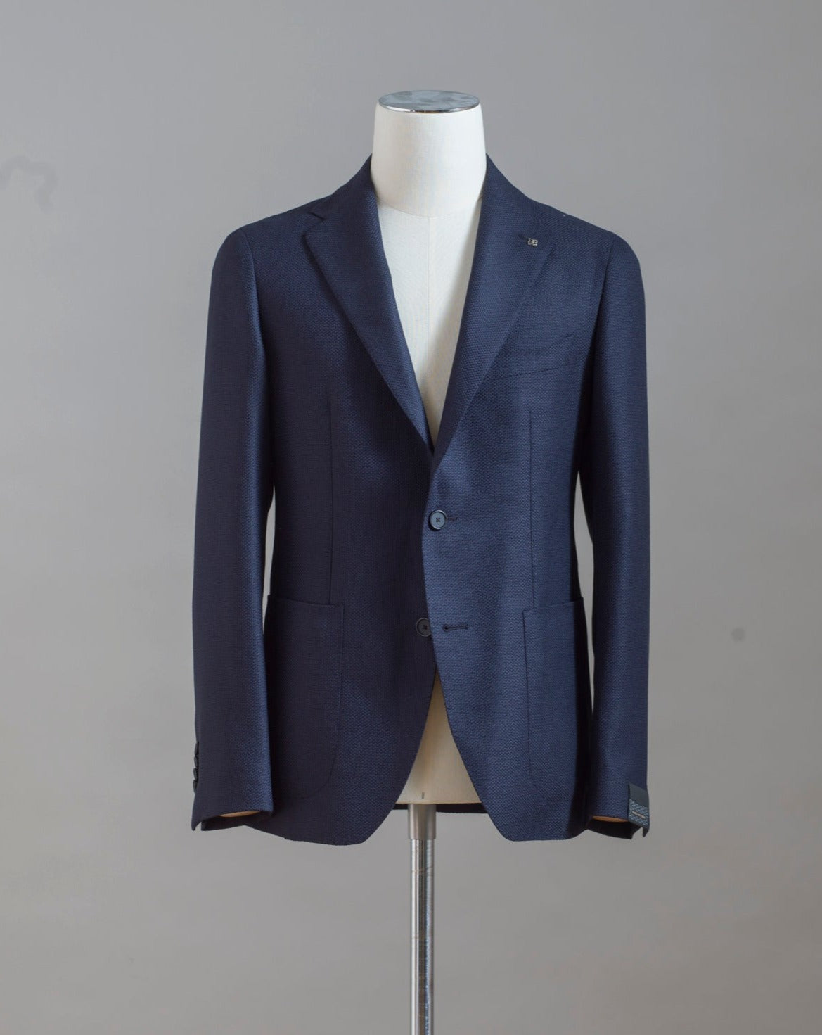 Tagliatore Panama Super 100's Wool Jacket. Nice hopsack structure on the fabric makes it easy to combine with almost anything. 100% Virgin Wool Super 100's Mod. 1SMC22K Col. B5049 / Navy