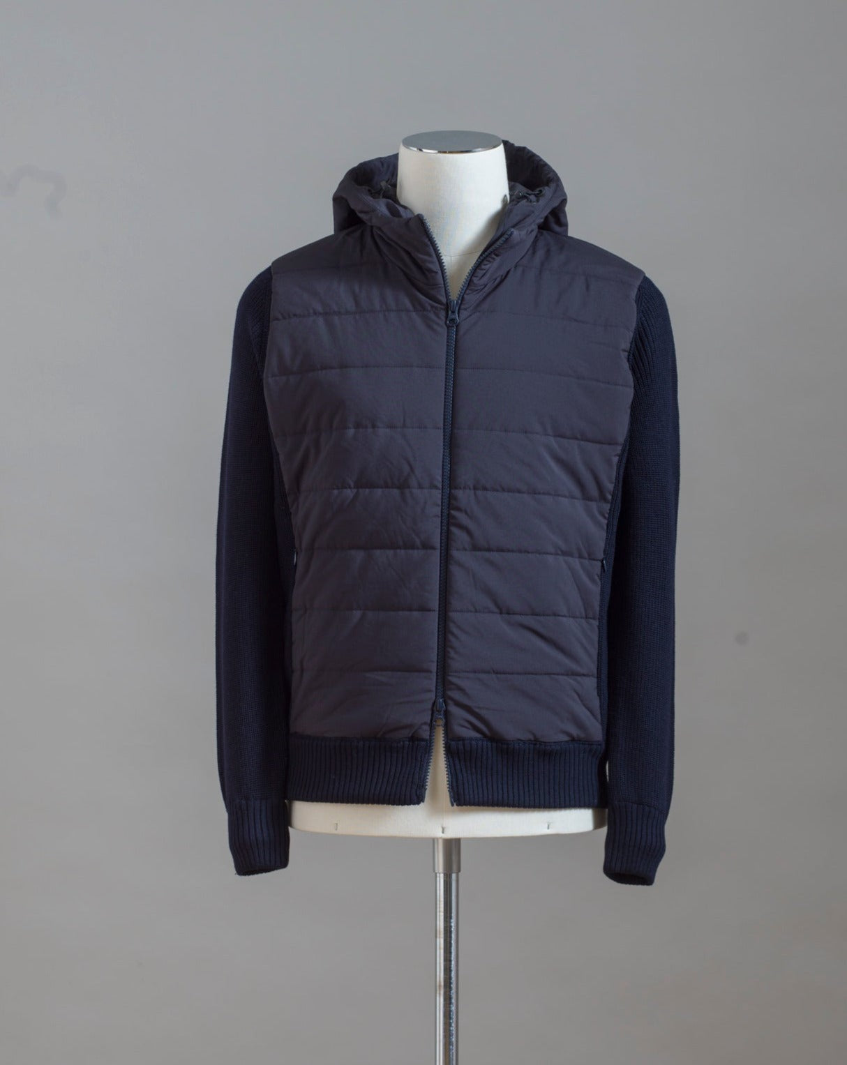 Gran Sasso Rain Wool zippered hoodie with nylon front. Rain wool water-repellent treatment makes this garments water repellent. Fibres of the garment has been treated with TEFLON™ fabric protector applied by Zegna Baruffa Lane Borgosesia Full Zip closure Removable hood Ribbed hem and cuffs Article: 23177/24613 Colore: 598 / Dark Blue Made in Italy