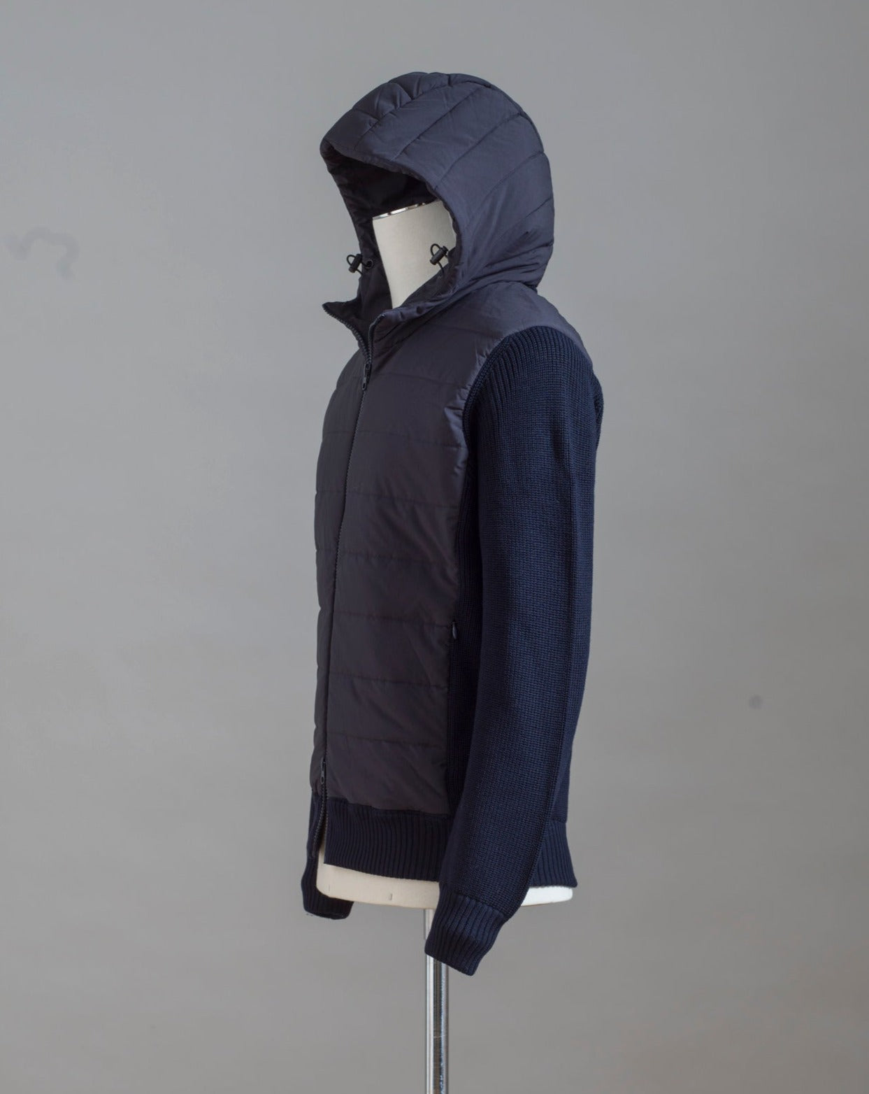 Gran Sasso Rain Wool zippered hoodie with nylon front. Rain wool water-repellent treatment makes this garments water repellent. Fibres of the garment has been treated with TEFLON™ fabric protector applied by Zegna Baruffa Lane Borgosesia Full Zip closure Removable hood Ribbed hem and cuffs Article: 23177/24613 Colore: 598 / Dark Blue Made in Italy