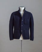 Heavy ribbed jacket made of 5-Ply Super Geelong wool. Geelong wool has as soft touch as cashmere, yet it is remarkably durable. Elegant, comfortable and practical wool quality, perfect for a chunky garment like this.  100% Geelong wool 3 Patch pockets 3 Buttons Mod.  10166/25028 Col. 598 / Navy Made i Italy
