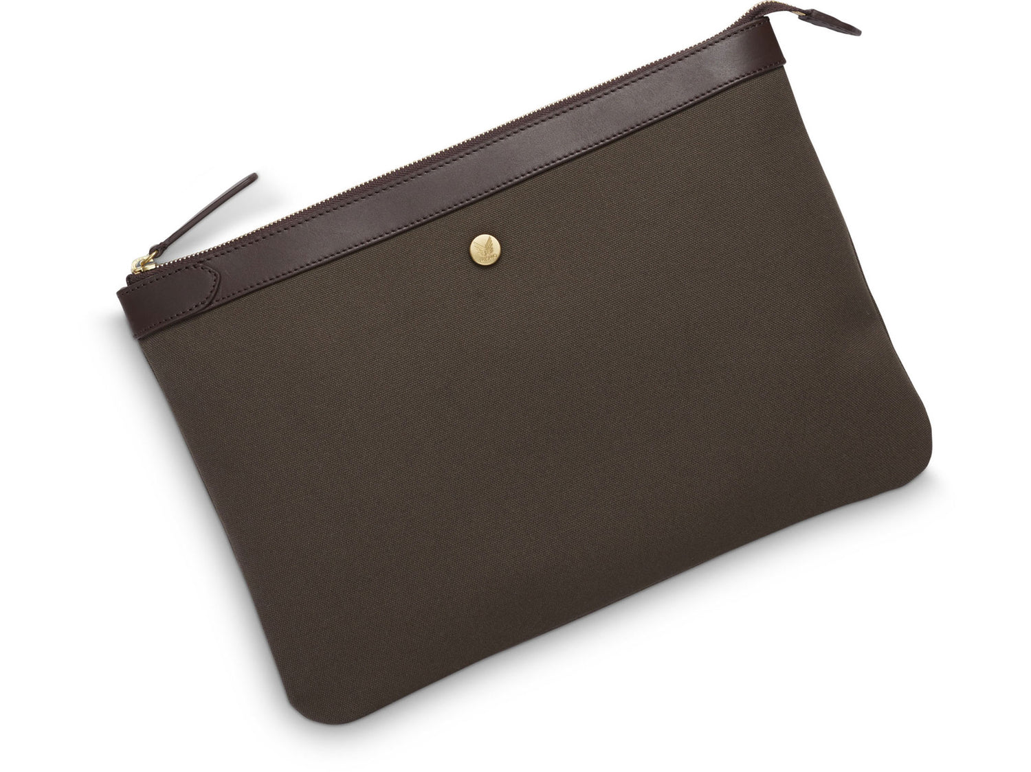 Large enough to hold an iPad and basically everything that's smaller. Foamed to give a soft feel and add to the protection of what's inside. Features three inside open pockets, two on the backside and one on the front side large enough to hold an iPhone. L: 36 H: 25 W: 1,5cm cotton canvas Fabric CO 94% PU 4% PC 2% - 709 rm Dark vegetable tanned full-grain bridle leather Lining: 100% cotton in army colour Hardware: Solid brass varnish protection Zipper: Hand polished YKK Excella Art. No.MS390114