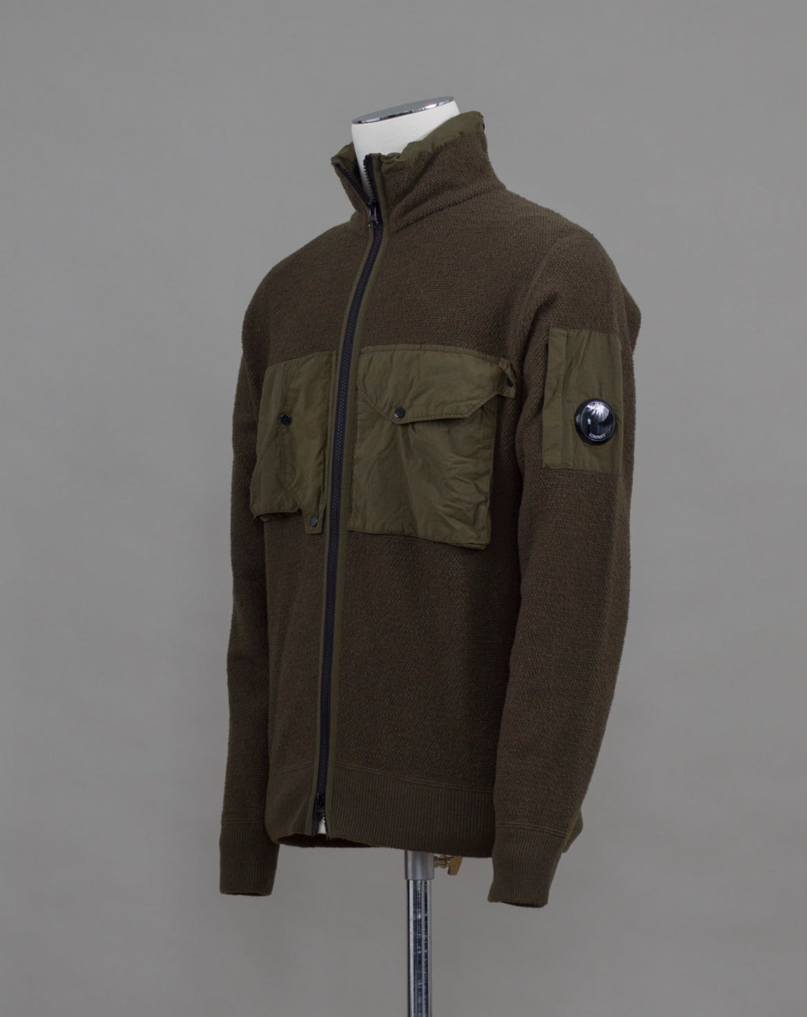 Art. 13CMKN281A 005504M Col. 103 / Gauze White Main fabric: 80% Wool, 20% Polyamide / Nylon Secondary fabric: 100% Polyamide / Nylon C.P. Company Knit Lambswool Cardigan / Ivy Green