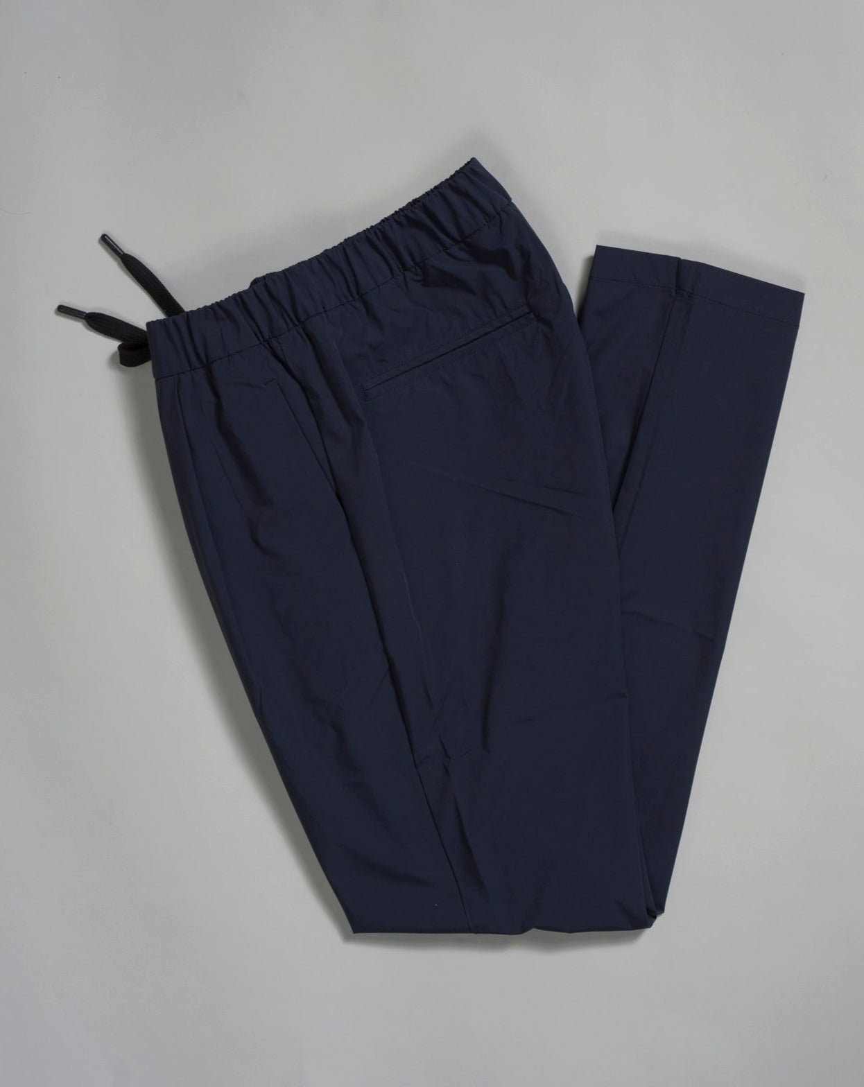 Composition: 78% Polyamide(Nylon) 22% Elastan Color: 9201 / Navy Article: PT00001UL 12691 Herno Laminar Jogger Pants / Navy