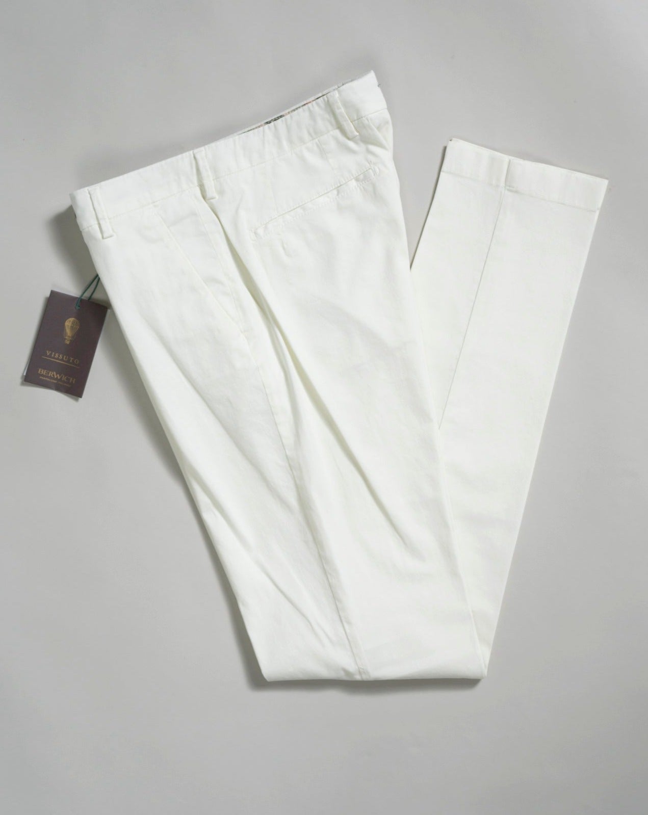 Morello slim fit chinos. A true corner stone of every man’s casual wardrobe. Combine with a smart blazer or a nice knit. By far our best selling model from Berwich. It has been in our collection for several years and will be there in the future for sure. Composition: 98% Cotton 2% Elastan Model: Morello-GD (Garment-Dyed) Article: ts0001x Color: Panna / 001 Made in Martina Franca, Italy
