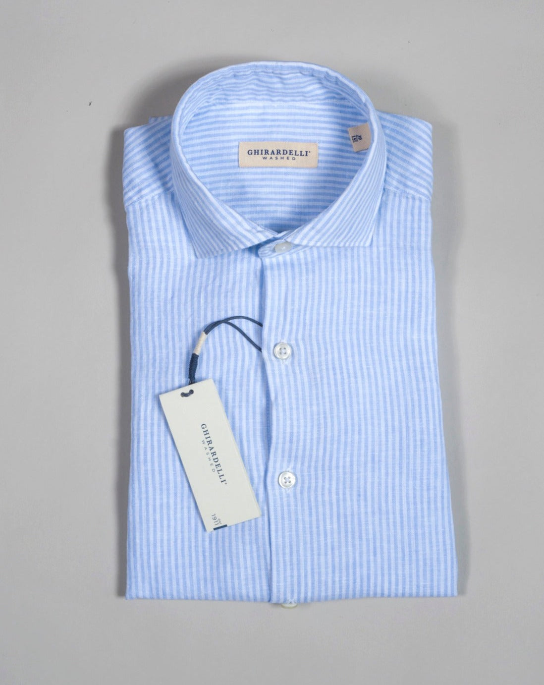 Light Blu striped long sleeved linen shirt from Ghirardelli. Washed to give the garment soft touch and relaxed look. Composition: 100% Linen Color: Light Blue Long sleeves Removable collar bones