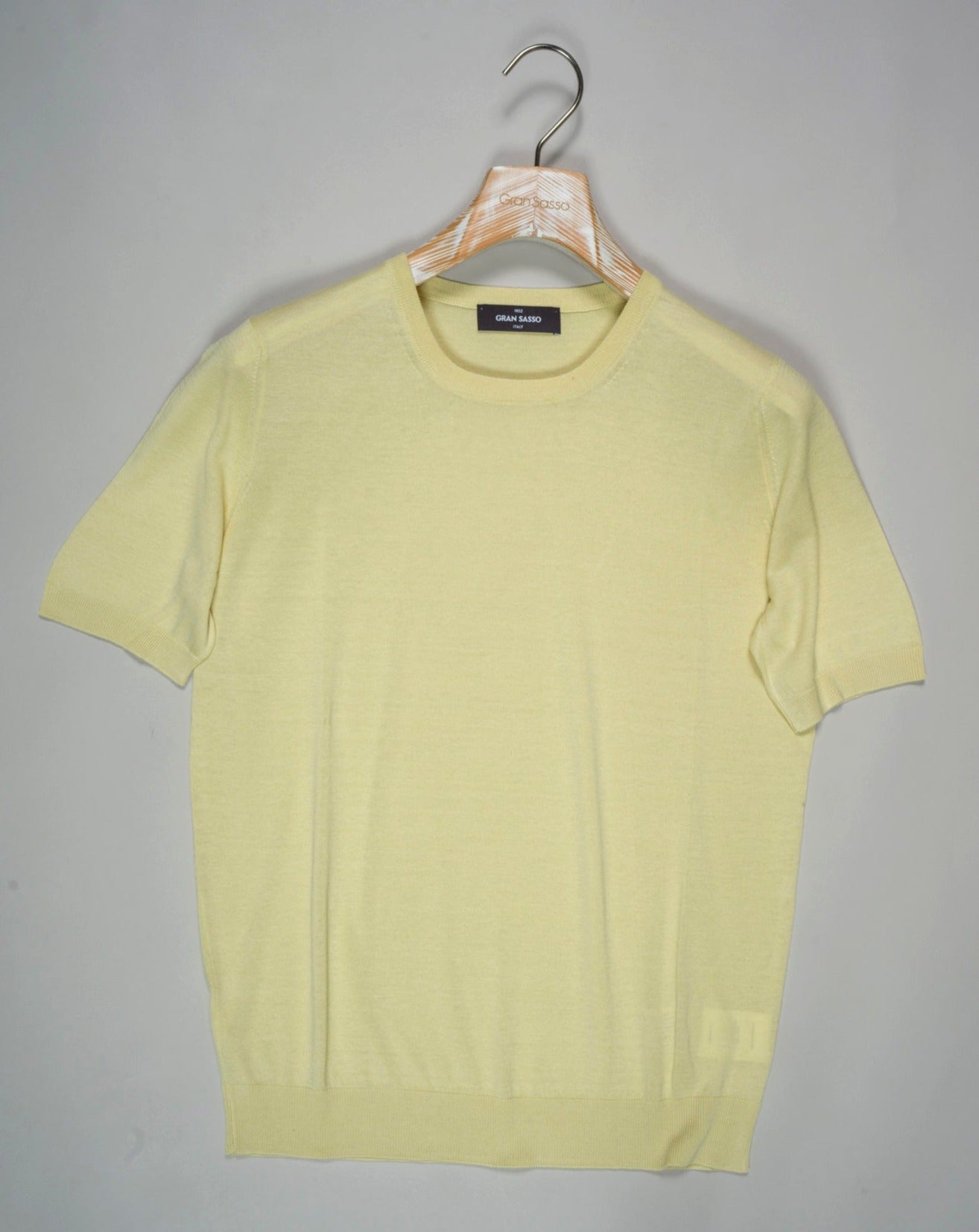 Article: 43112 / 23503 Color: Yellow / 312 Composition: 100% Silk Made in Italy Gran Sasso Knitted Silk T-Shirt / Yellow
