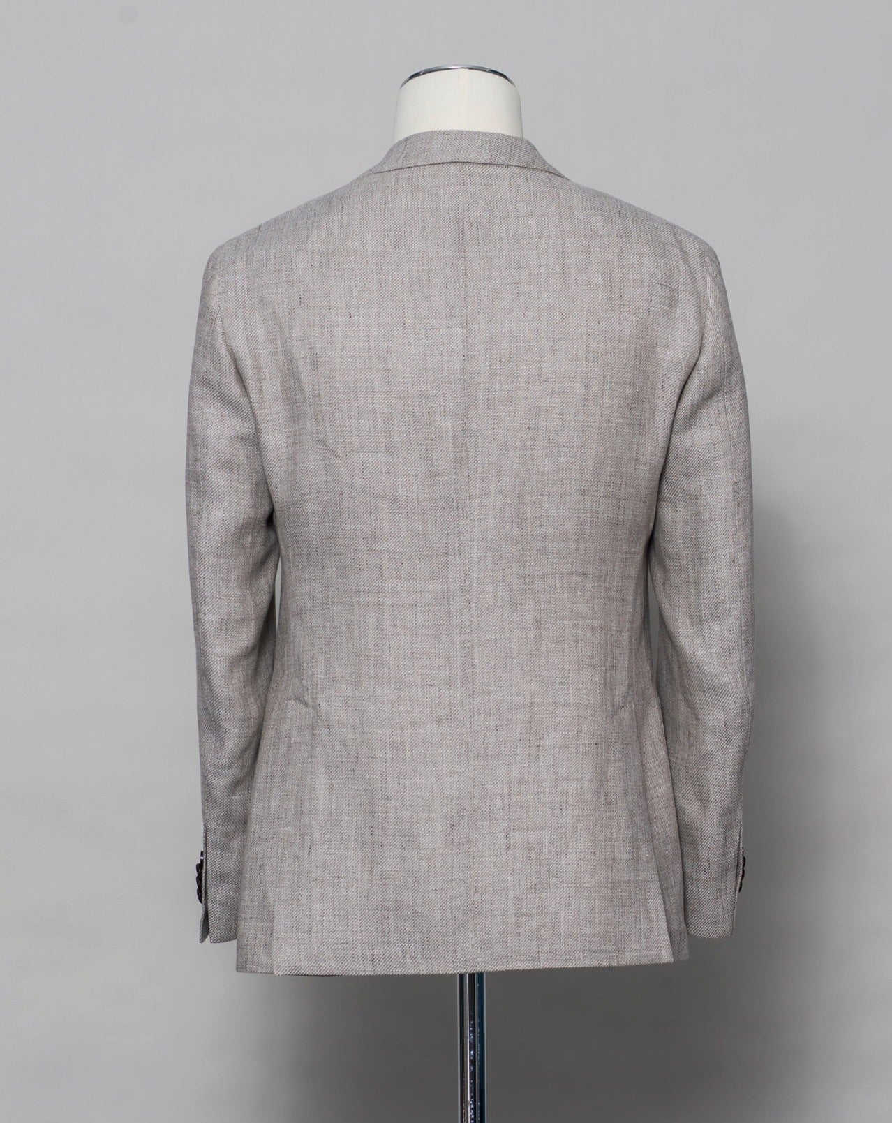 Unconstructed Patch pockets 2 Buttons Side vents Article: 32048 Model: 2652 Color: Light Beige / 3 Composition: 60% Linen 40% Wool L.B.M. 1911 Linen & Wool Panama Jacket / Light Beige