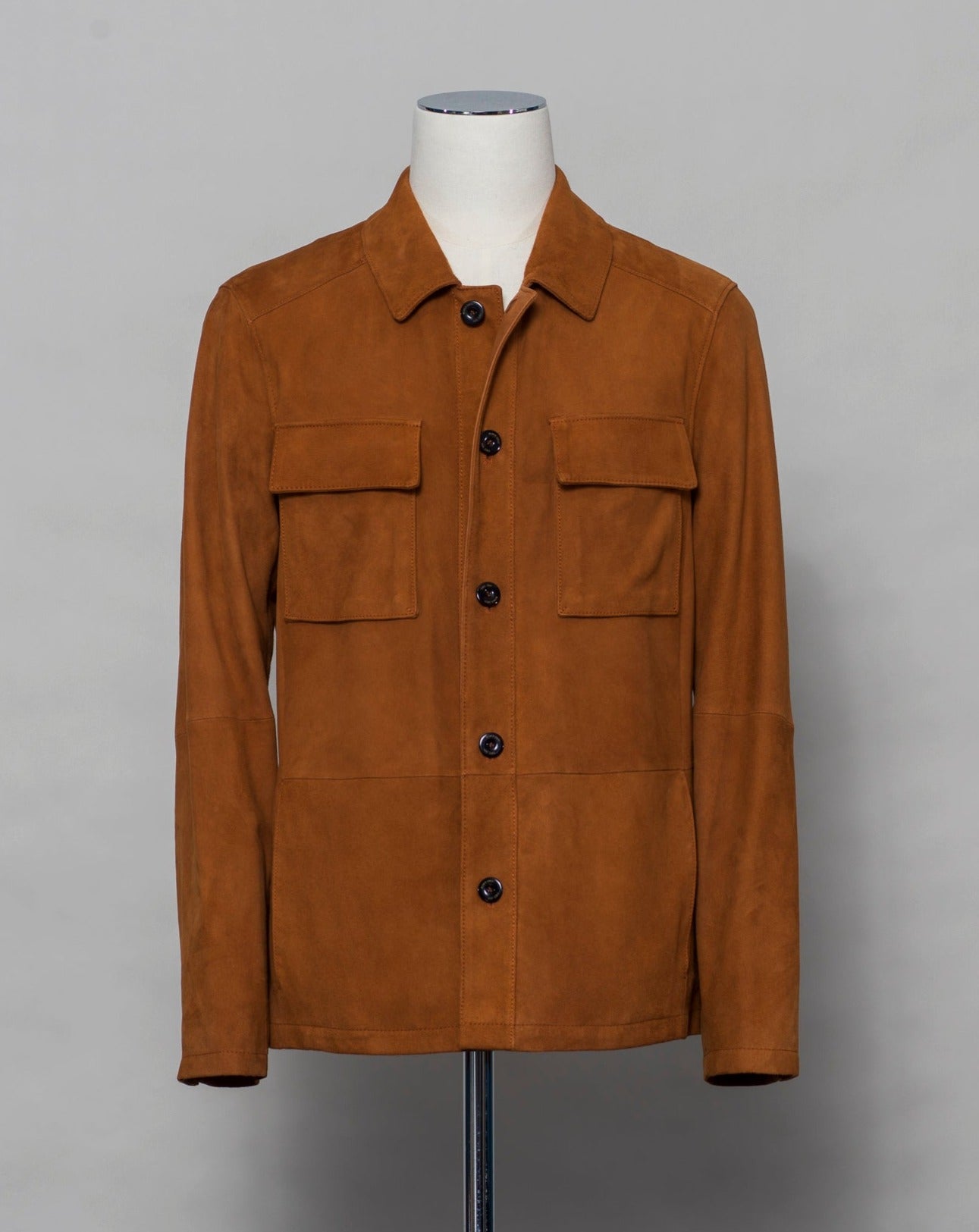 Light jacket made of soft goatskin suede and napped inside. Super soft leather make a truly luxurious interpretation of a field jacket. 100% goatskin suede, napped inside Body: unlined, sleeve lining: 100% polyamide Embossed logo Inside pockets Mod: 31 1006 ZN 737