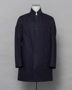 A garment for city wear with a high level of technical performance. Total waterproofing that lasts thanks to the taped seams; wind-resistant and breathable due to the interior GORE-TEX® membrane. Waterproof and windproof double fastening with polyurethane-coated two-way zip and buttons Pockets with press studs Art. IM00062UL 13490 9201 Col. 9201 / Navy