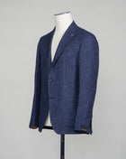 Tagliatore linen/wool blazer. Model Montecarlo, which is familiar to most of our regular customers. Slim fit with light unconstructed make. Comfortable to wear and easy to combine with almost anything. If in doubt of your size, please contact us HERE. Composition: 60% Linen 40% Virgin wool Modello: Monte Carlo / 1SMC22K Color: Blue / B3121 Unconstructed Unlined 2 Buttons Notch lapel Patch pockets Side vents Made in Martina Franca, Italy