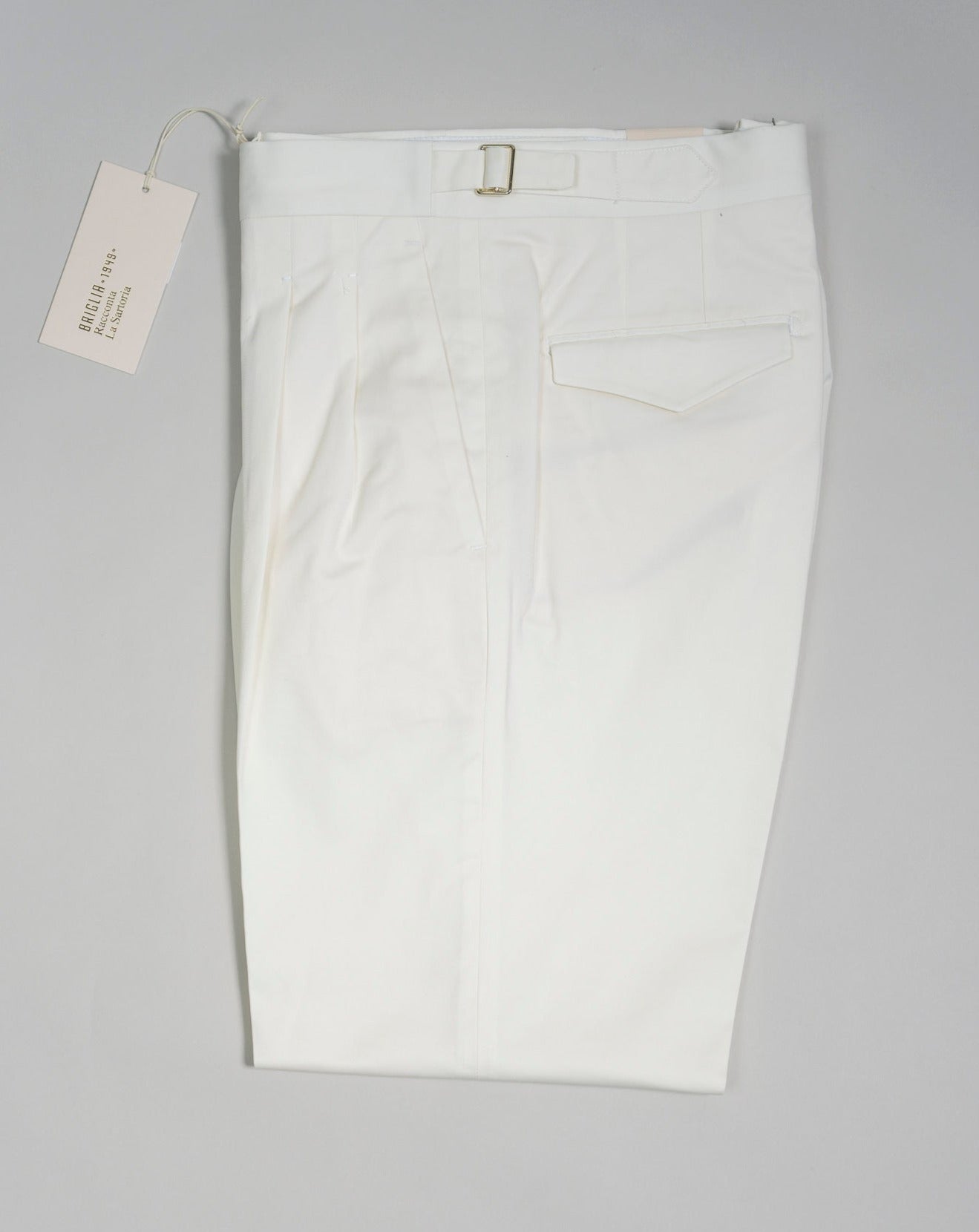 Article: 323136 Model: Quartieris Color: Panna / 03 Composition: 97% Cotton 3% Elastan Briglia Pleated Cotton Chinos / Panna