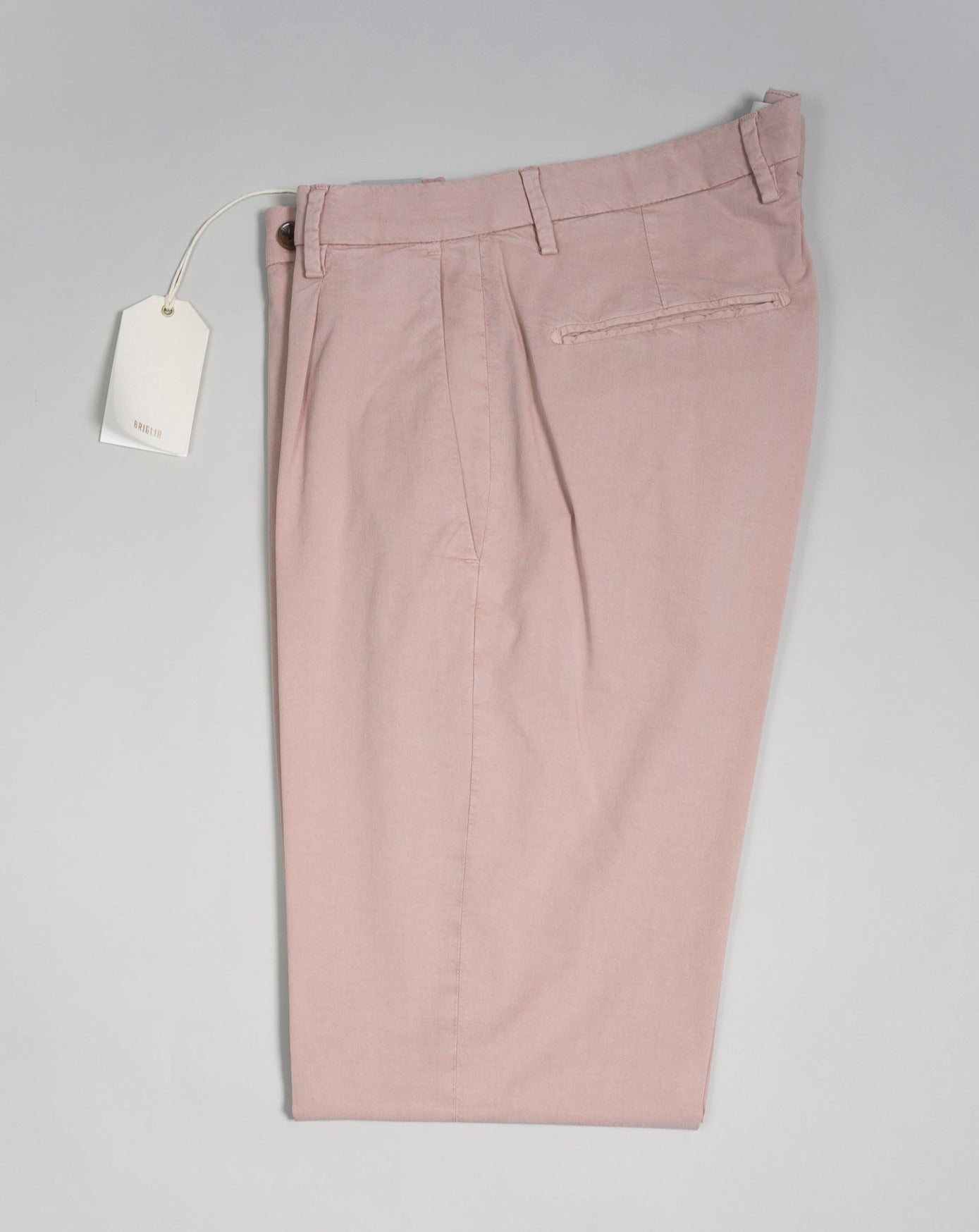 Article: 323051 Color: Light Rosa / 69 Composition: 64% Tencel 32% Cotton 4% Elastan 1 Pleat in front Slanted side pockets Beltloops Beautiful color and broken in look and feel achieved by Garment dying Made in Naples, Italy