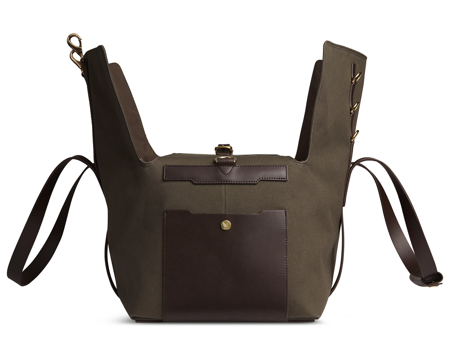 Measurements: L: 52 H: 25 W: 28(26) cm Body: Tight-woven cotton canvas Fabric composition: CO 94% PU 4% PC 2% - 709 gr/rm Trimmings: Dark brown custom developed vegetable tanned full-grain bridle leather Lining: 100% cotton in army colour Hardware: Solid brass with varnish protection Zipper: Hand polished YKK Excella Art. No. MS410114 Travel, gym, tennis - wherever life’s adventures the M/S Supply a great addition. Elongated handles make easy to carry bag by hand, hung over shoulder worn rucksack mismo