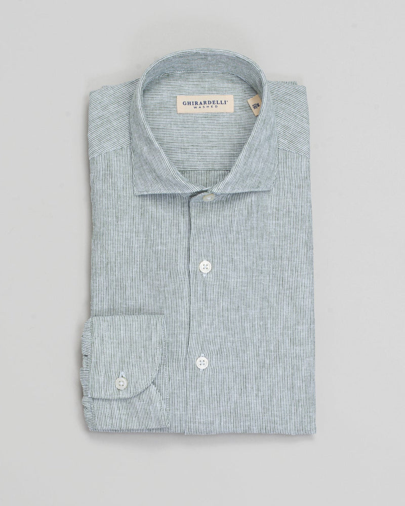 Cutaway collar
Curved hem

55% linen, 45% cotton
Art. H9330
Mod. L69
Collar B878
Color: 05 Green