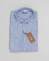This striped shirt is made of linen and is detailed with mother of pearl buttons, single cuffs and a cut away collar.

Composition: 100% Linen
Article: 7747218787
Color: 182 / Navy &amp; White
Slimline