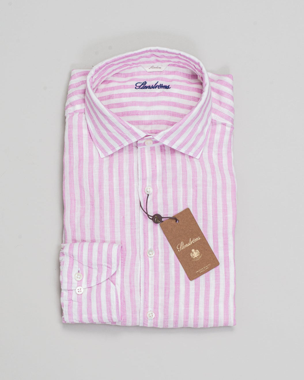 This striped shirt is made of linen and is detailed with mother of pearl buttons, single cuffs and a cut away collar.

Composition: 100% Linen
Article: 7747218997
Color: 542 / Pink & White
Slimline
