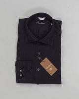 This shirt is made of linen and is detailed with mother of pearl buttons, single cuffs and a cut away collar.

Composition: 100% Linen
Article: 7747217970
Color: 600 / Black
Slimline
