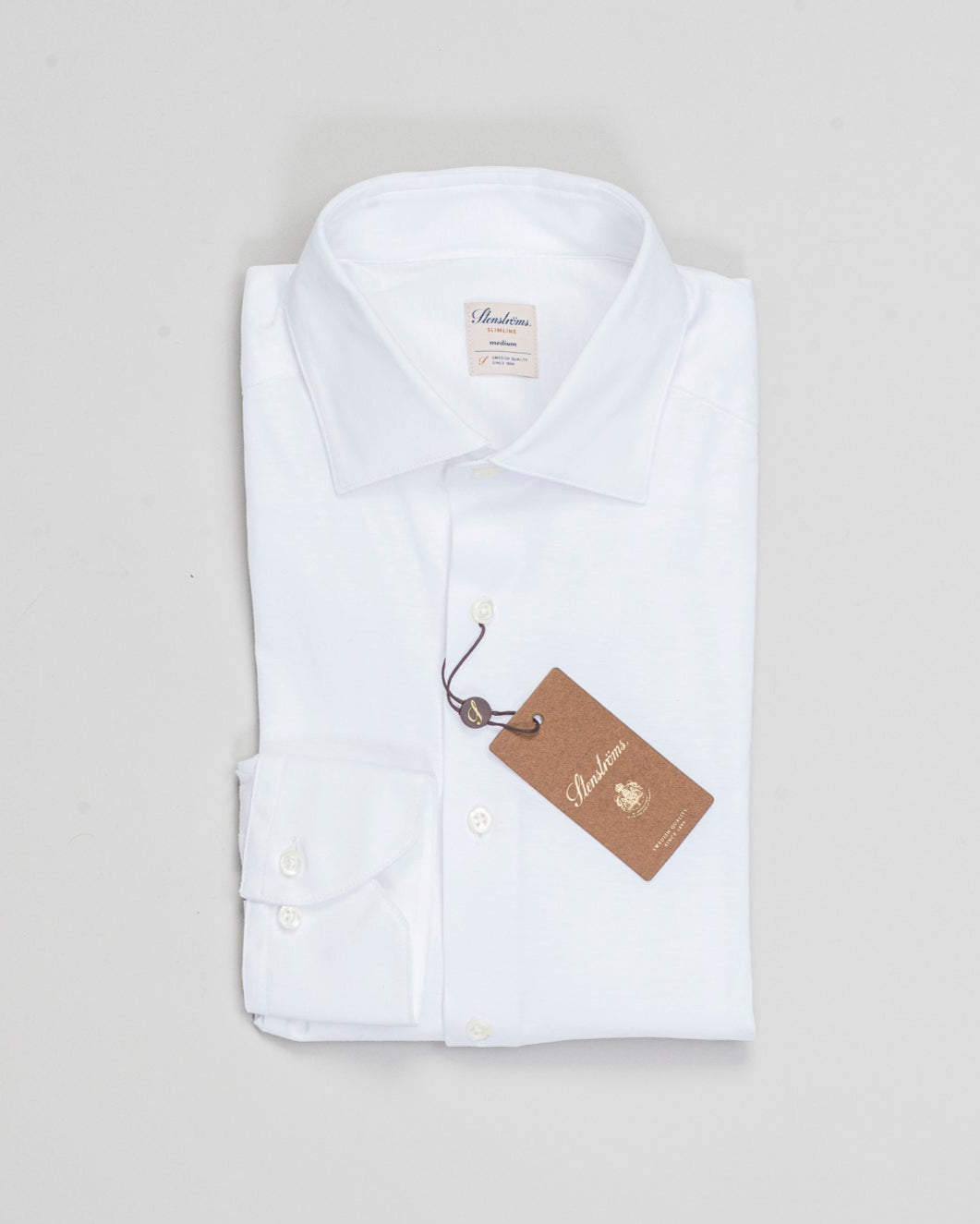 This white casual Slimline jersey shirt is made of polyamide and elastane. The shirt is detailed with mother of pearl buttons, single cuffs and a cut away collar.

Composition: 73% Polyamide 27% Elastan
Article: 8407118269
Color: 000 / White
Slimline