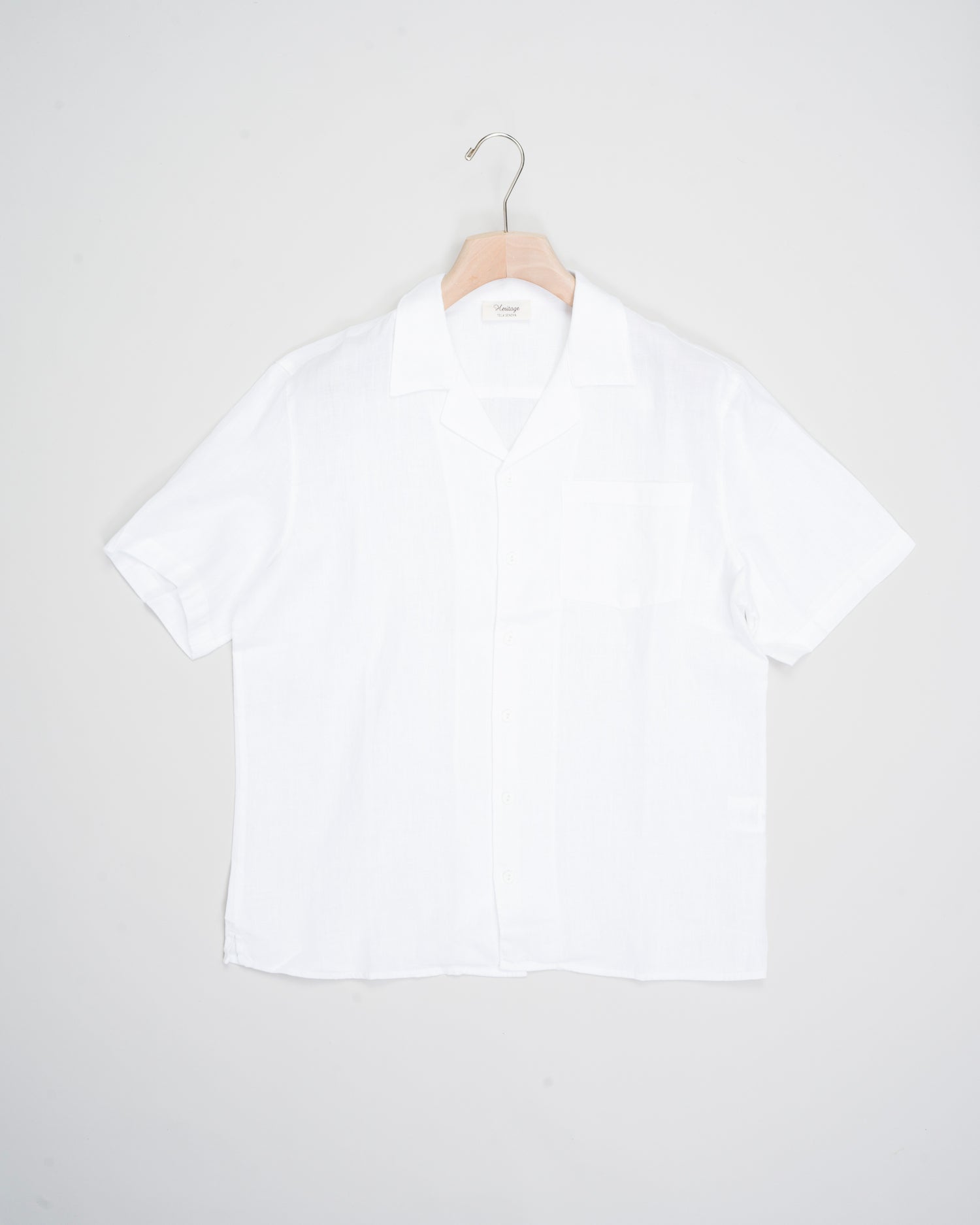 Camp collar
Left chest pocket
Made in Italy
100% linen
Color: White/0000
Art. REN029 0145