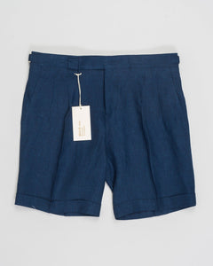 Article: 325117
Color: Blue / 11
Model: Amalfis
Composition: 100% Linen
Double pleats
Slanted side pockets
Side adjusters
Back pockets with flaps
Made in Naples, Italy