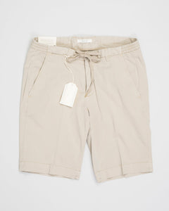 Model: Malibu
Composition: 64% Tencel 32% Cotton 4% Elastan
Article: 325051
Color: 43 / Beige
Made in Naples, Italy