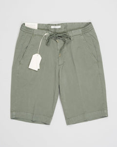 Model: Malibu
Composition: 64% Tencel 32% Cotton 4% Elastan
Article: 325051
Color: 72 / Green
Made in Naples, Italy