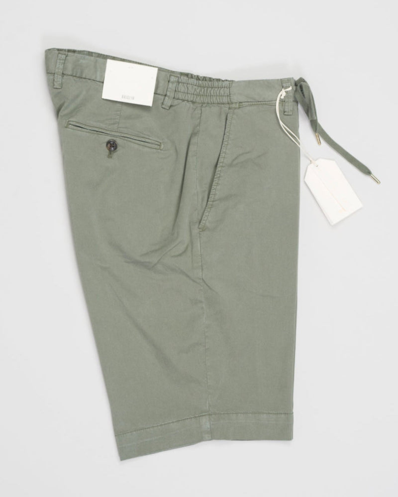 Model: Malibu
Composition: 64% Tencel 32% Cotton 4% Elastan
Article: 325051
Color: 72 / Green
Made in Naples, Italy