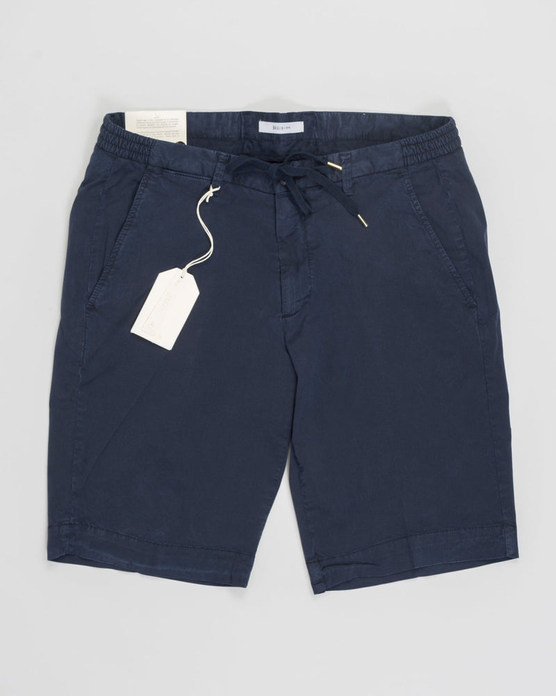 Model: Malibu
Composition: 64% Tencel 32% Cotton 4% Elastan
Article: 325051
Color: 11 / Navy
Made in Naples, Italy