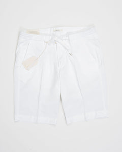 Model: Malibu
Composition: 64% Tencel 32% Cotton 4% Elastan
Article: 325051
Color: 150 / White
Made in Naples, Italy