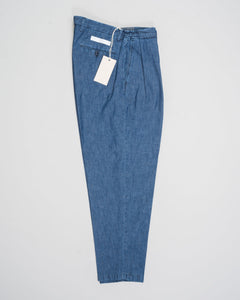 Article: 325159
Color: Blue / 11
Composition: 100% Cotton
Pleated front
Slanted side pockets
Beltloops

Made in Naples, Italy&nbsp;