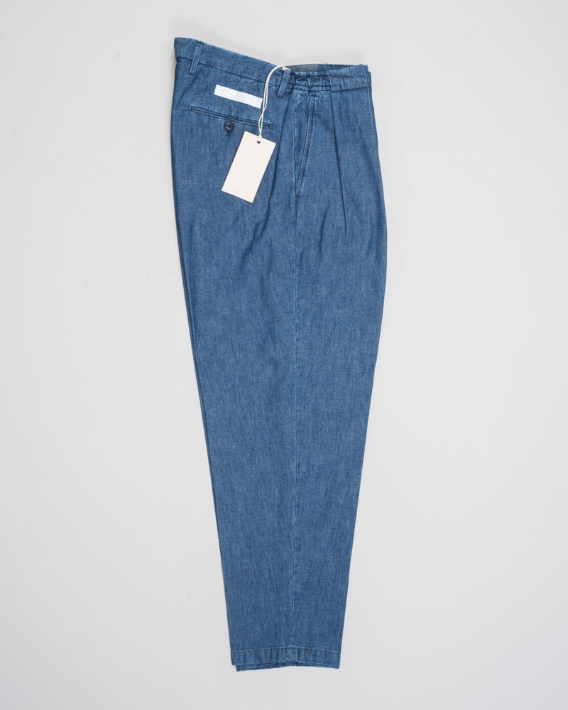 Article: 325159
Color: Blue / 11
Composition: 100% Cotton
Pleated front
Slanted side pockets
Beltloops

Made in Naples, Italy&nbsp;