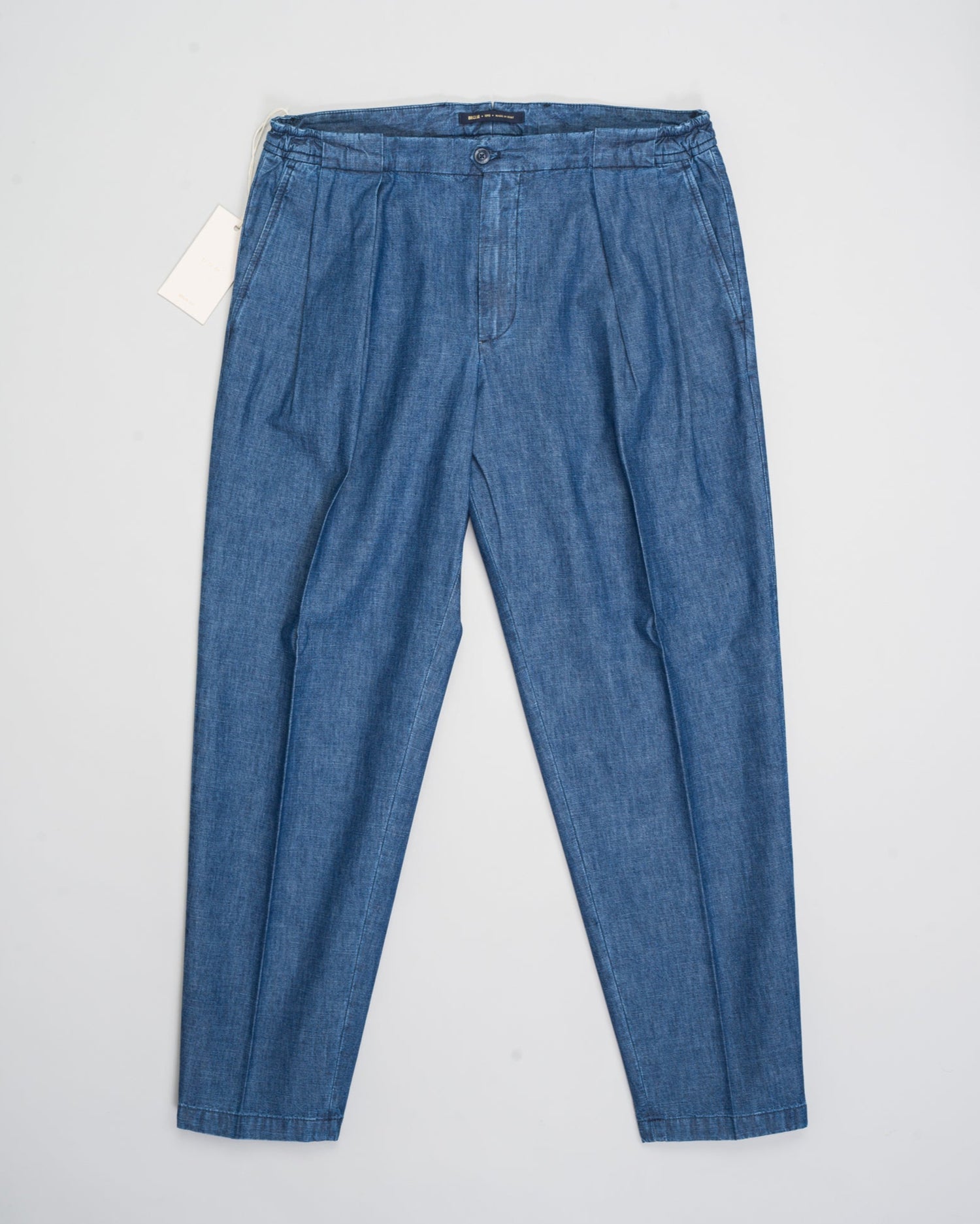 Article: 325159
Color: Blue / 11
Composition: 100% Cotton
Pleated front
Slanted side pockets
Beltloops

Made in Naples, Italy&nbsp;