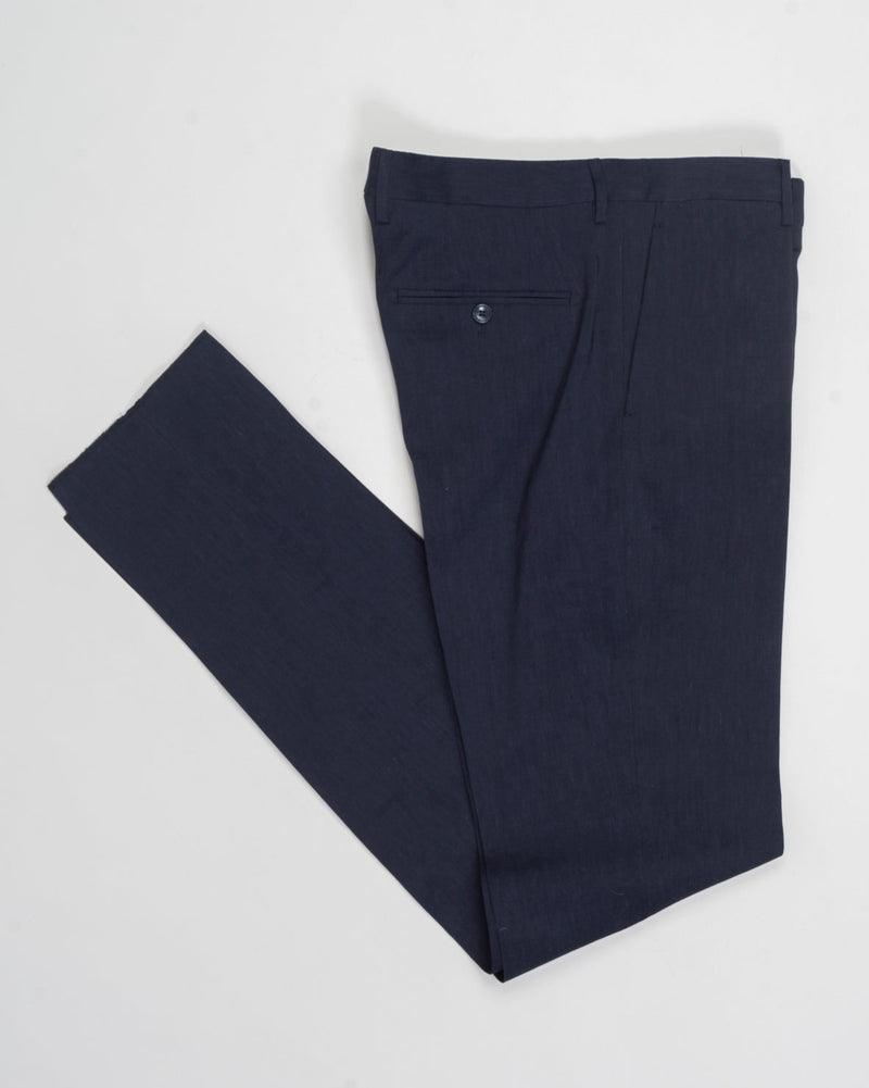 Composition: 53% Linen 39% Virgin wool 8% Mohair
Modello: Monte Carlo / 2SMC22K01
Color: Navy / B3075
Unconstructed shoulder
Unlined
2 Buttons
Notch lapel
Patch pockets
Side vents
Flat front trousers
Belt loops
Slanted side pockets
2 back pockets
Made in Martina Franca, Italy Tagliatore Linen Wool &amp; Mohair Suit / Navy