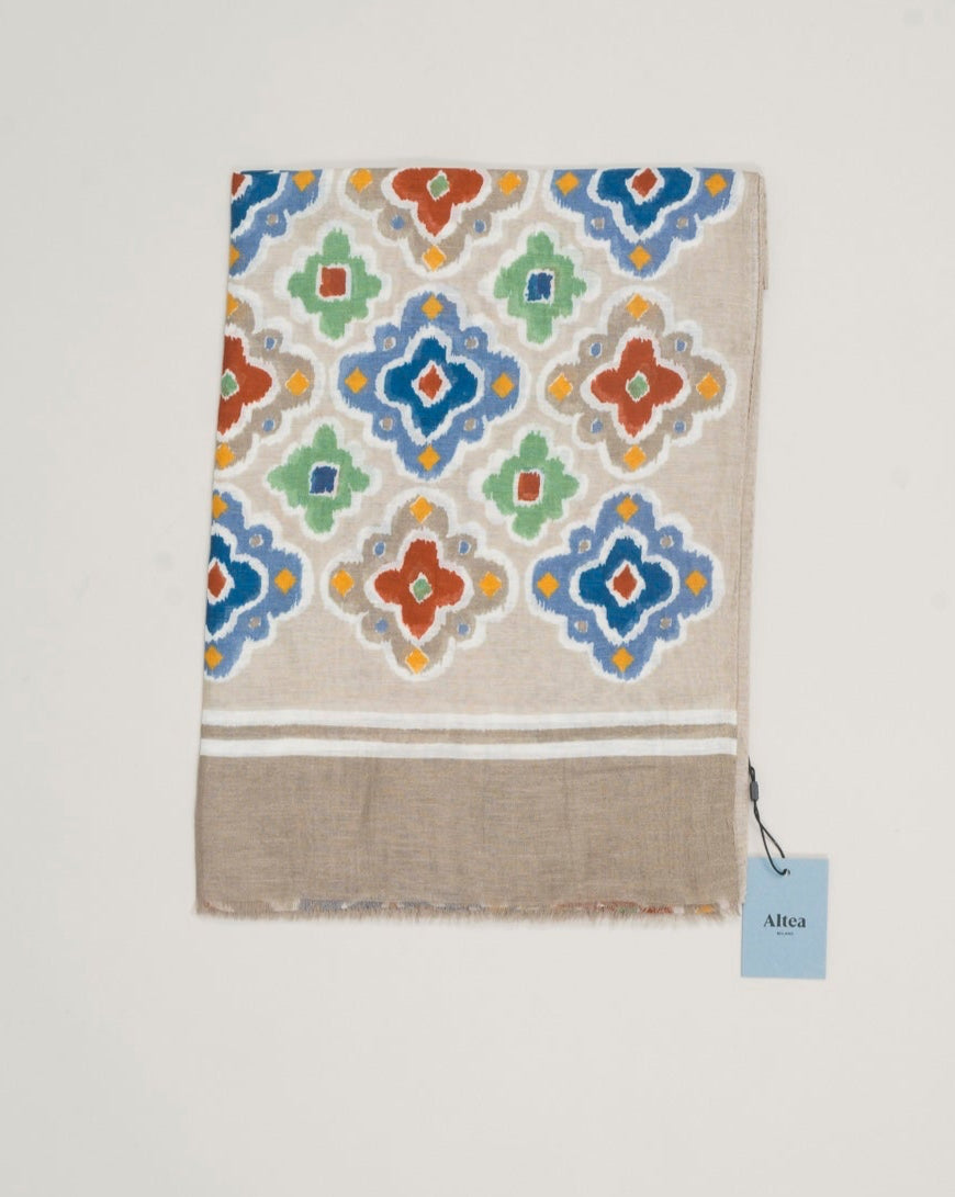 Composition: 65% Linen 35% Modal
Article: 2550103
Made in Italy
Size: 56cm x 185cm Altea Linen & Modal Scarf / Light Brown