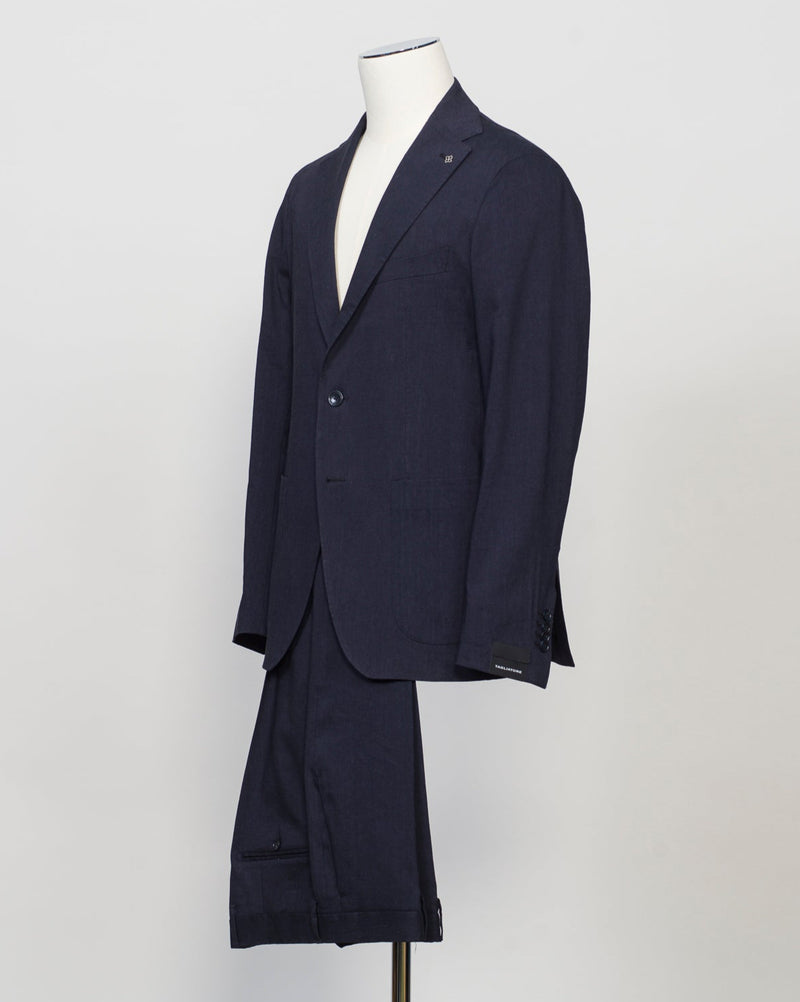 Composition: 53% Linen 39% Virgin wool 8% Mohair
Modello: Monte Carlo / 2SMC22K01
Color: Navy / B3075
Unconstructed shoulder
Unlined
2 Buttons
Notch lapel
Patch pockets
Side vents
Flat front trousers
Belt loops
Slanted side pockets
2 back pockets
Made in Martina Franca, Italy Tagliatore Linen Wool &amp; Mohair Suit / Navy
