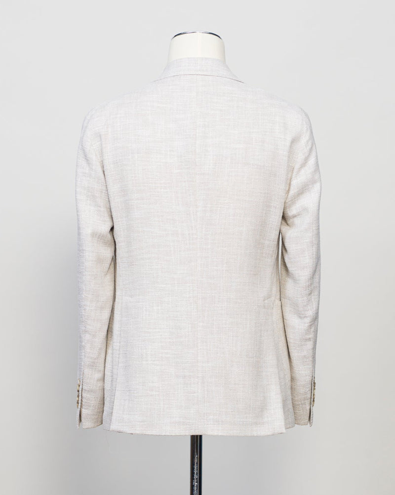 Composition: 48% Virgin wool 24% Silk 20% Cotton 5% Polyamide(Nylon)
Modello: G-PL22K
Color: Light Beige / ET844
Unconstructed shoulder
Unlined
2 Buttons
Notch lapel
Patch pockets
Side vents
Made in Martina Franca, Italy Tagliatore Panama Jacket / Light Beige