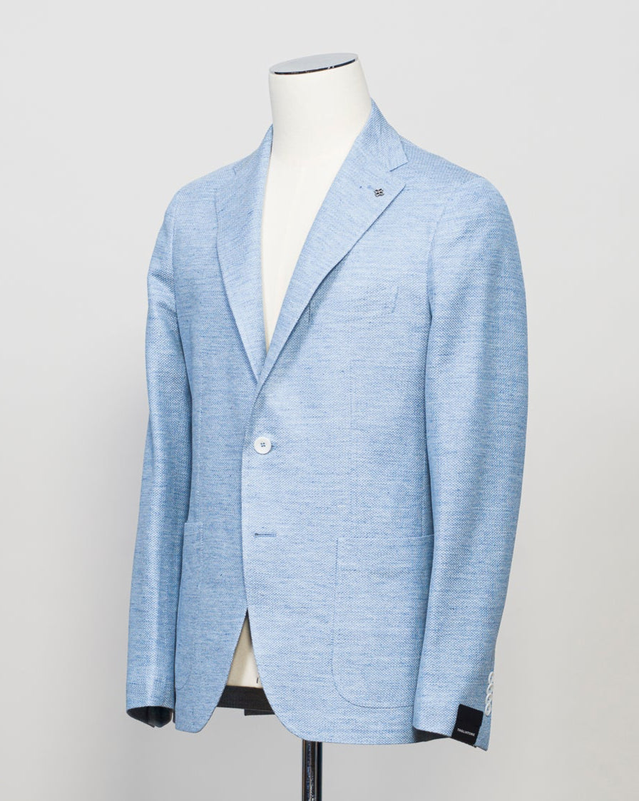 Tagliatore jacket made from a textured cotton & linen naturally stretching fabric. Comfort of a knit in a form of a jacket.&nbsp;Extremely versatile jacket for soft tailored look. Unconstructed shoulder and unlined structure.
59% Linen 41% Cotton
Naturally stretching
Modello: 1SMJ22K
Article: 570003J
Color: Light Blue / I1219
Notch Lapel
Patch Pockets
Unlined
Made in Italy Tagliatore Linen & Cotton Jacket / Light Blue