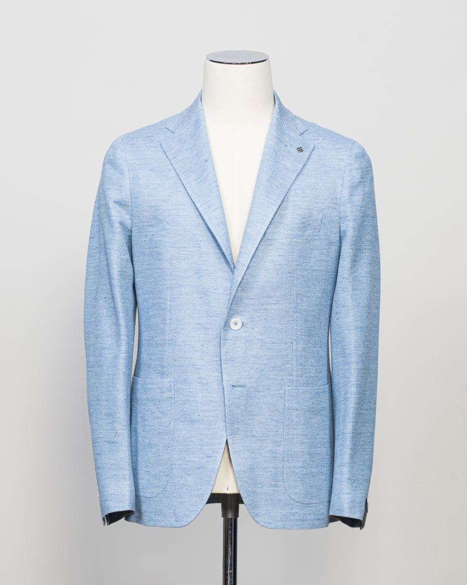 Tagliatore jacket made from a textured cotton & linen naturally stretching fabric. Comfort of a knit in a form of a jacket.&nbsp;Extremely versatile jacket for soft tailored look. Unconstructed shoulder and unlined structure.
59% Linen 41% Cotton
Naturally stretching
Modello: 1SMJ22K
Article: 570003J
Color: Light Blue / I1219
Notch Lapel
Patch Pockets
Unlined
Made in Italy Tagliatore Linen & Cotton Jacket / Light Blue