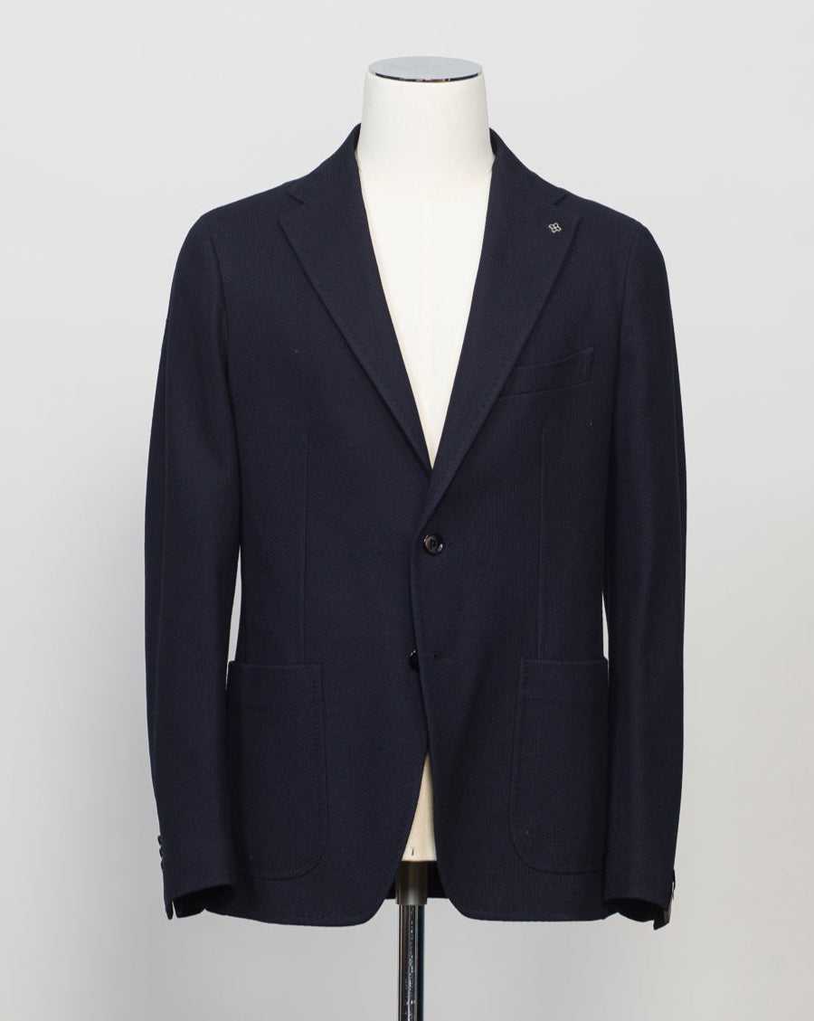 Naturally stretching cotton knit jacket. Crafted in Martina Franca, Italy by Tagliatore.
Natural stretch cotton knit jacket
Composition: 100% cotton
Article: 770151 J
Modello: 1SMJ22K
Color: Navy / B3305
Unconstructed
Unlined
Single breasted
Notch lapel
Patch pockets
Side vents Tagliatore Cotton Jacket / Navy
Made in Martina Franca, Italy